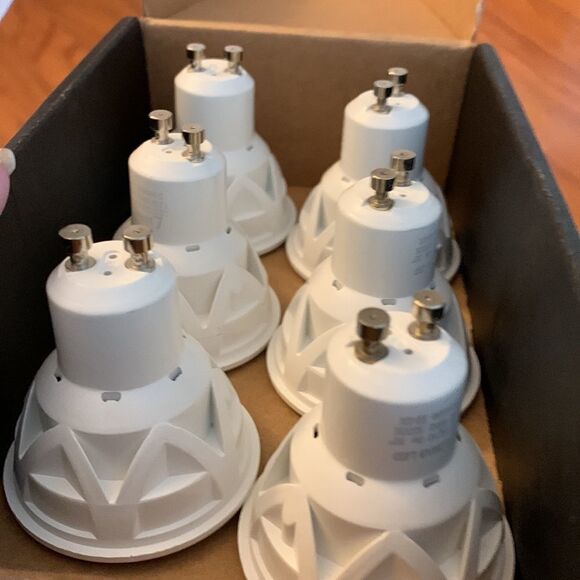 Set of six LED bulbs six watt. See all photos - Picture 1 of 7